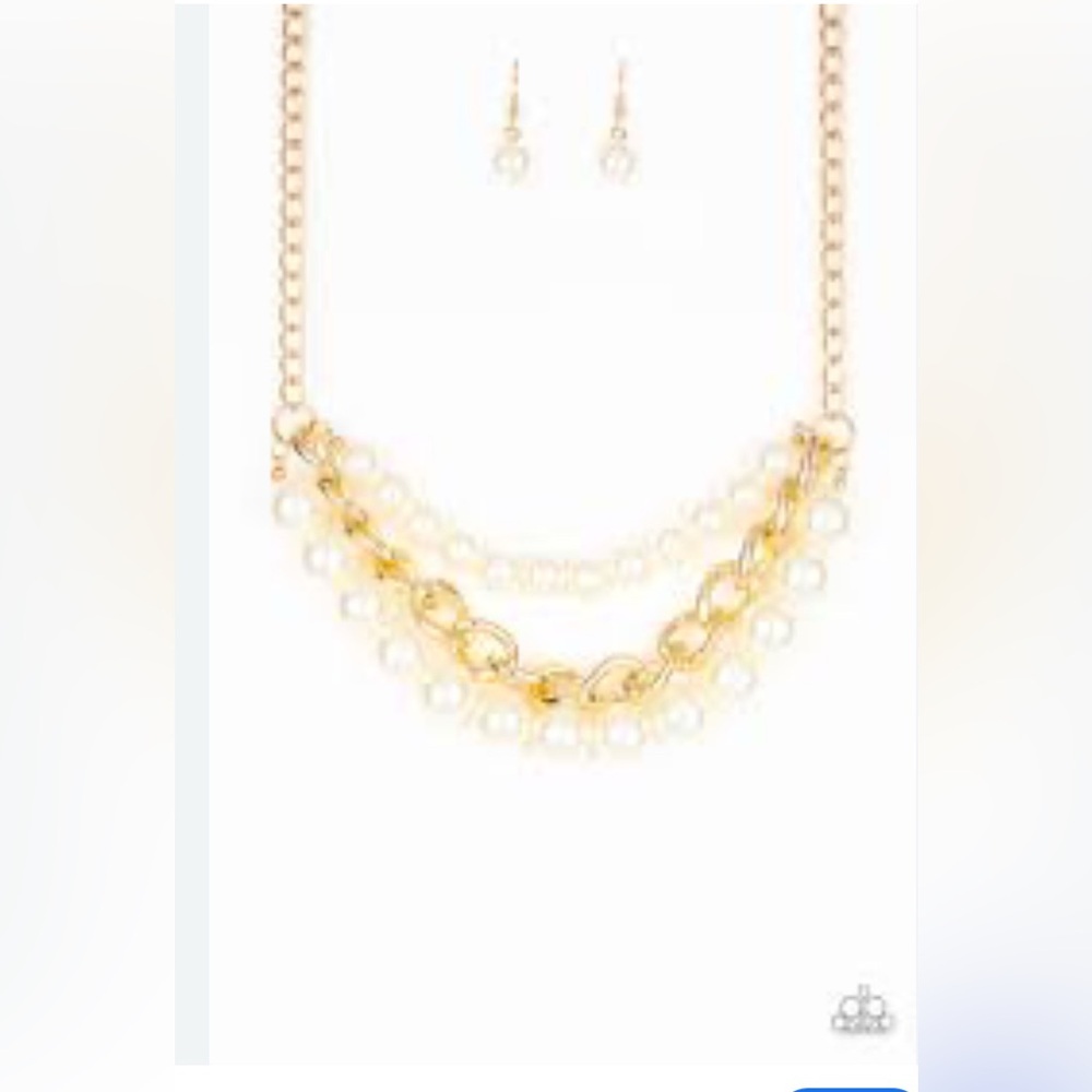 Elegant Gold and Pearl Necklace